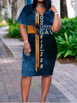 [Plus Size V-Neck Dress] Stretchy Fabric Plus Size Women's V-Neck Dress with Cross & Text Print - Casual Short Sleeve, Knee-Length for Leisure Outings, Comfortable Fit